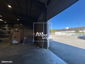 Local industriel 680 m²