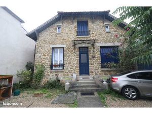 Maison meulière individuelle rénovée 6 pièces 110m²   sur terrain de 590m². Avec garage  d