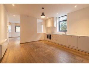 Duplex à louer avec 3 chambres   Genval (VBD66383)