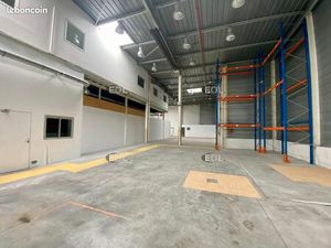 Local d'activité 1 130 m²