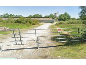 Propriété à vendre 12 pièces BEAUVOIR SUR MER (85)