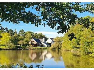 Propriété d'exception située à 20 minutes de Bourges avec pâtures et étang