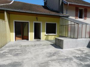 Immeuble avec appartement et local commercial