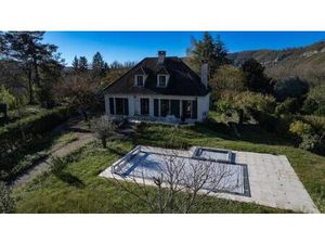 Vallée de la Dordogne  Maison 4 chambres   piscine  jaccuzi  jardin clos