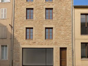 Local en haut de la place de la Mairie