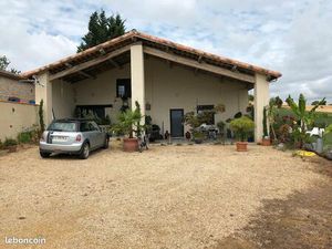 Grande maison dans la campagne