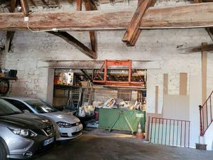 IDEAL INVESTISSEUR ET/OU ARTISAN ENSEMBLE IMMOBILIER DE 300 m2 A 5 MINUTES ROANNE LE COTEA