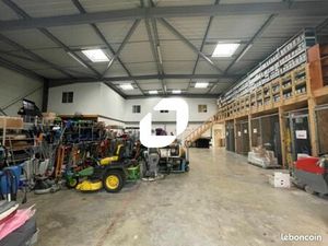 Local d'activité 900 m²