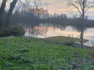 Terrain de loisirs avec etang