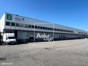Local industriel 4 000 m²