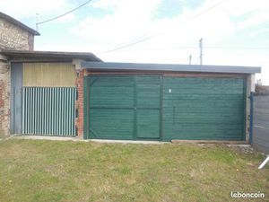 Grand garage en ville