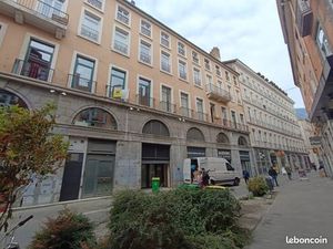 Local commercial 900 m² Grenoble