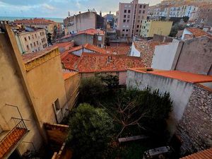 Quartier Haut : Esprit Loft avec Balcon et Vue Panoramique
