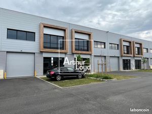 Local industriel 1 184 m²