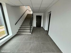 Local d'activité 696 m²