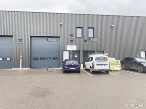 Local d'activité 208 m²