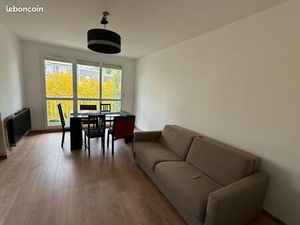 Beau T2 entièrement refait et meublé avec ascenseur  balcon et parking