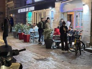 Fond de commerce 3 locaux + murs pour 1