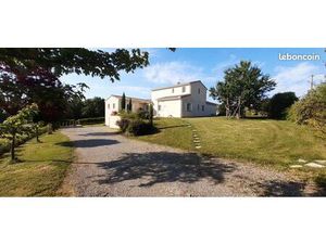 Villa T6 de 200m² piscine  vaste terrain  au calme  vue sur Pyrénées