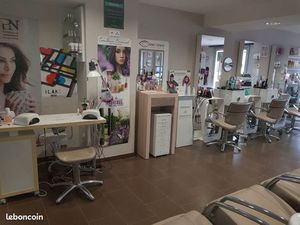 Salon de coiffure ( possibilité esthétique)
