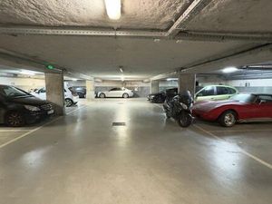 Place parking - immeuble sécurisé - proche métro