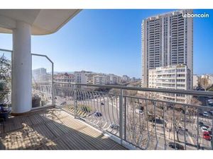 Appartement à louer Marseille Velodrome Prado 120 m2 meublé 3 chambres 6e étage Vue