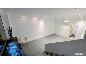 Local 40 m² avec belle vitrine dans rue passante