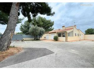 Local 170 m² Saint-Cyr-sur-Mer