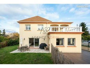 Maison 8 pièces 310 m²