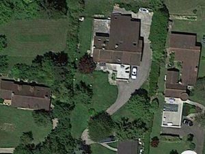 Propriété comprenant une villa de 240 m²  un garage 200 m² sur un terrain de 2500 m²