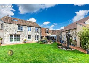 Maison 8 pièces 300 m²