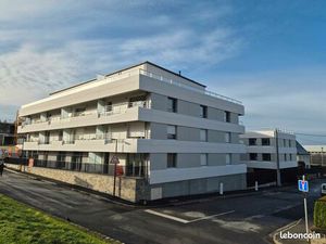 Local professionnel - Bureau de 42 79 m² - Résidence Esprit Parc à Vitré  face au jardin d