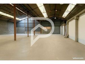Local industriel 1 200 m²