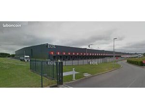 Local industriel 64 128 m²
