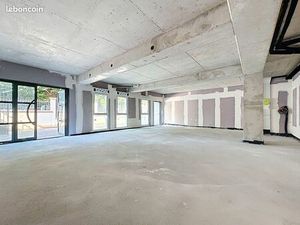 Local 81 m² SAINT FARGEAU PONTHIERRY