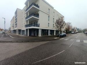 Local commercial 64 m²