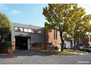 Local bureaux 1 044 m²