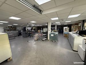 Local bureaux 930 m²