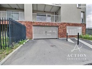 Parking Lys Lez Lannoy