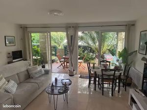Appartement en rdj de 46 m2 à beg meil avec terrasse privative et place de parking