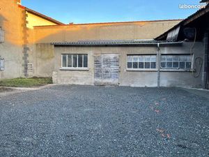 Local 50m2 + terrain 50m2 dans cour securisée