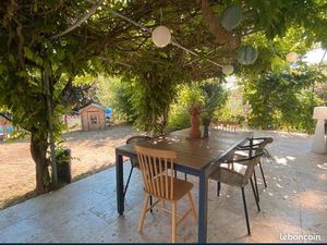 Villa Plain pied  piscine  garage