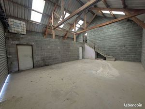 Local 859 m² Fleurigné