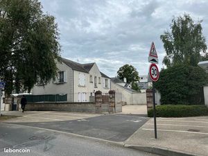 Location Studio RDC dans maison quartier très calme Montigny Village