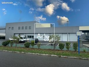 Local industriel 219 m²