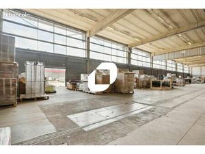 Local industriel 1 718 m²