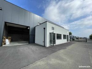 Local d'activité 208 m²