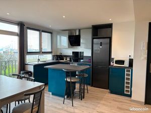 F2 meublé 48 m² – Quartier calme – Vue port – Balcon