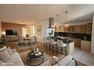 Appartement 4 pièces 84m2 dernier étage centre ville Roanne