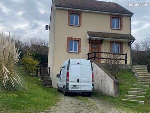 Grande pavion avec sous sol et jardain 2 km GACE